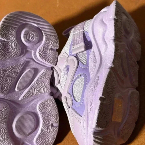 SHEIN toddler fashion sneakers size 21 (US 5.5C) - Picture 4 of 5